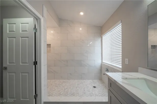 $2,995 | 1804 Summit Pointe Drive, Las Vegas, NV 89117