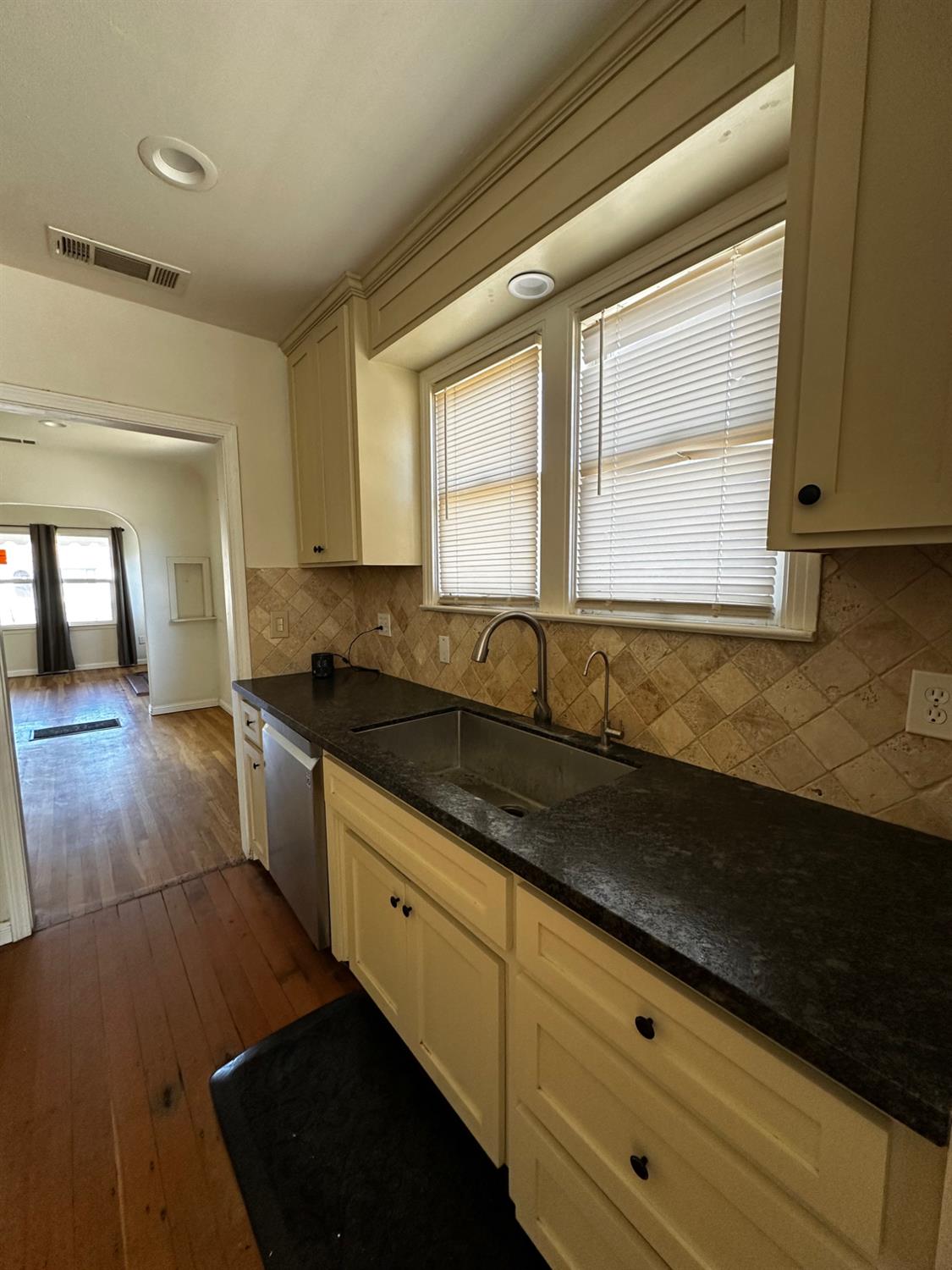 801 Riverside Avenue Chowchilla, CA 93610 - Photo 4 of 8