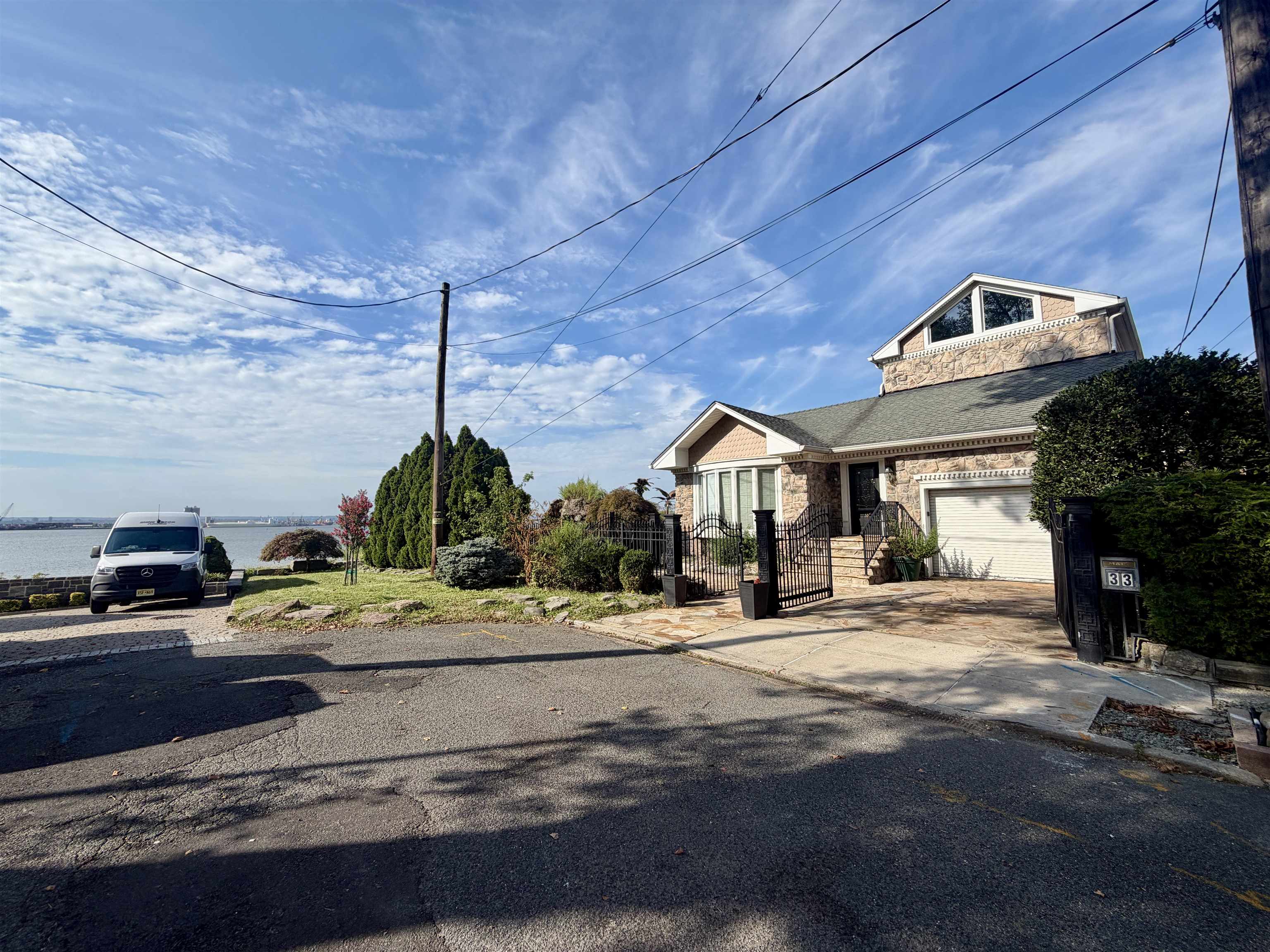 33 Roosevelt Terrace Bayonne, NJ 07002 - Photo 4 of 5 Gallery Image 4