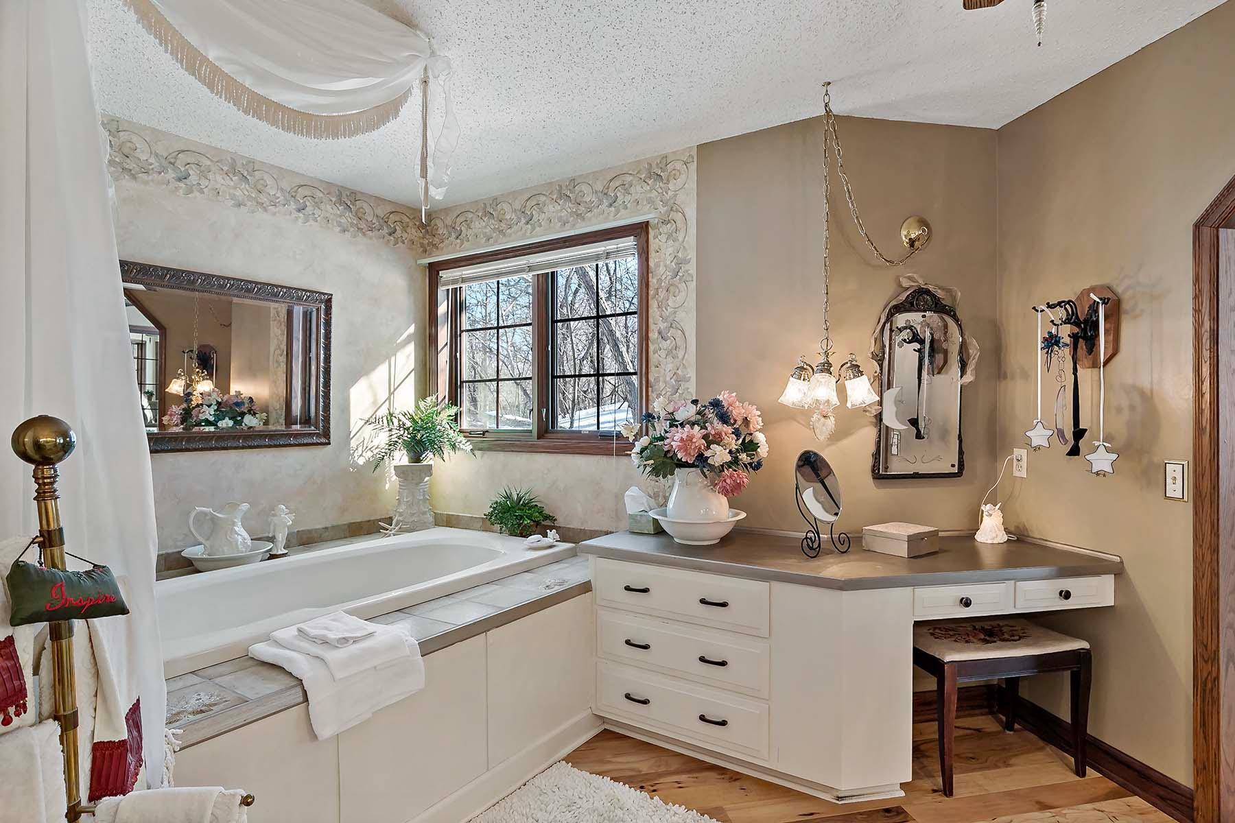 8250 Havelock Court Apple Valley, MN 55124 - Photo 20 of 45