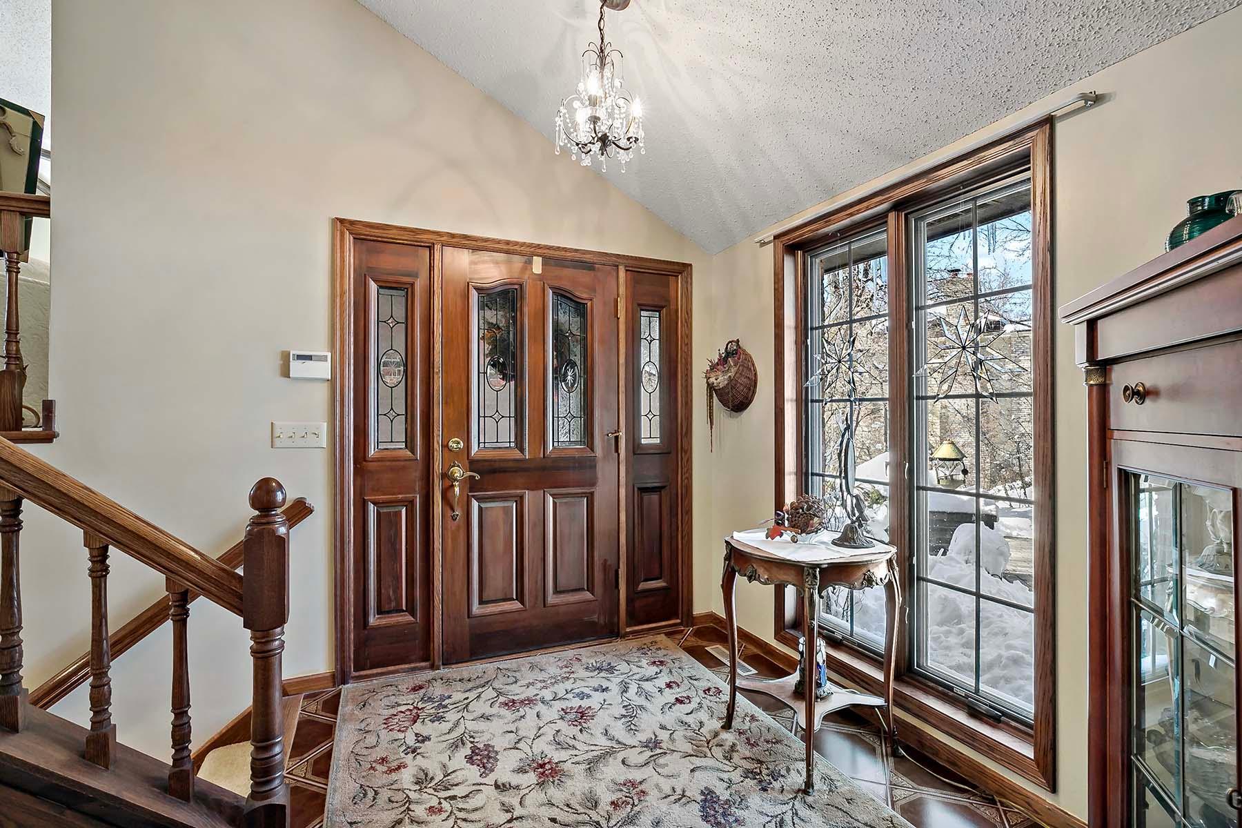 8250 Havelock Court Apple Valley, MN 55124 - Photo 3 of 45