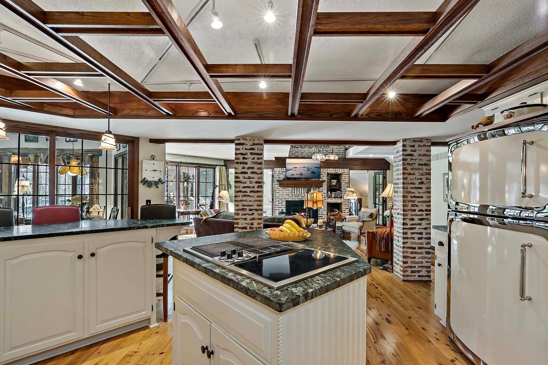 8250 Havelock Court Apple Valley, MN 55124 - Photo 9 of 45