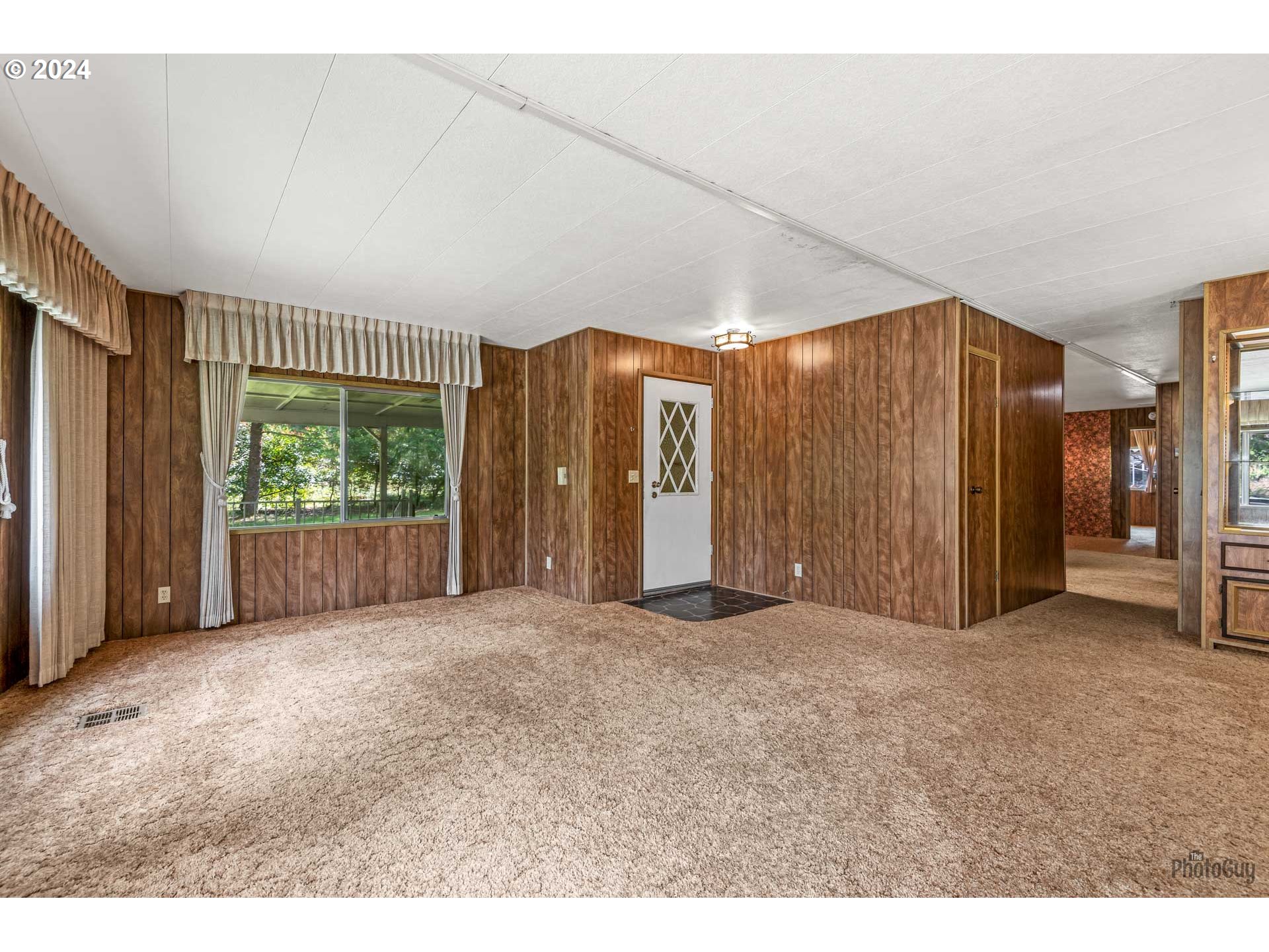 91542 Dearborn Island Road Blue River, OR 97413 - Photo 25 of 44 Living Room