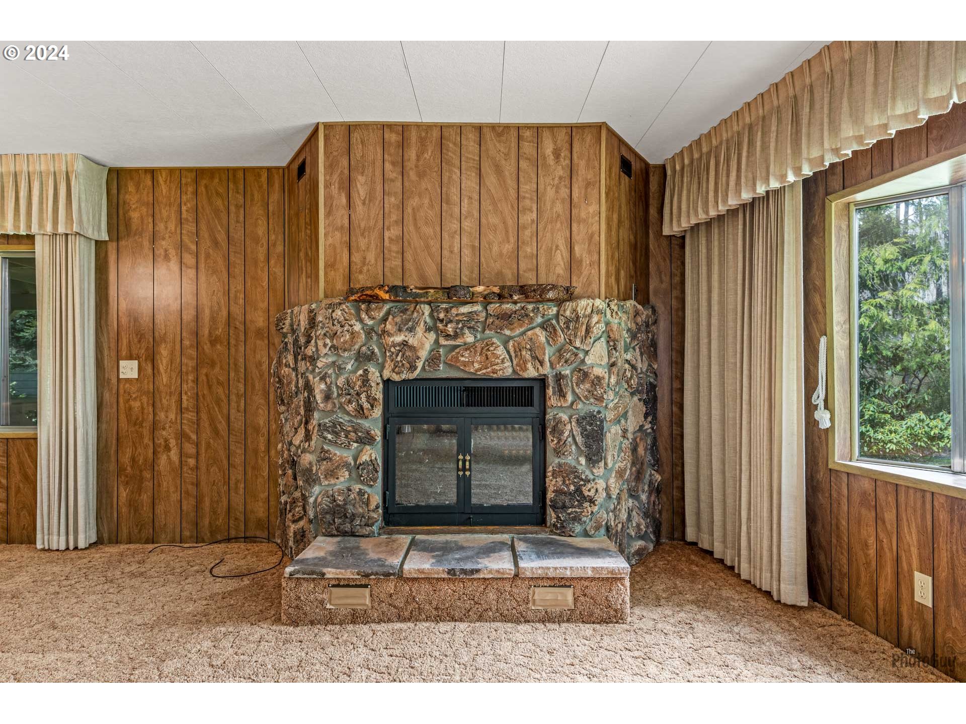 91542 Dearborn Island Road Blue River, OR 97413 - Photo 26 of 44 Living Room