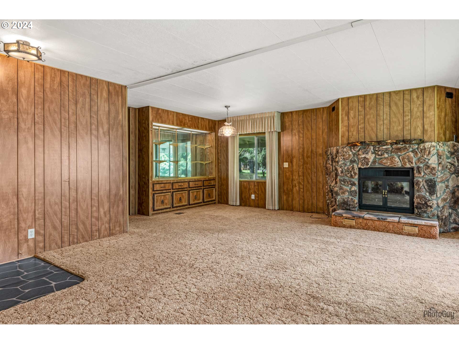 91542 Dearborn Island Road Blue River, OR 97413 - Photo 27 of 44 Living Room