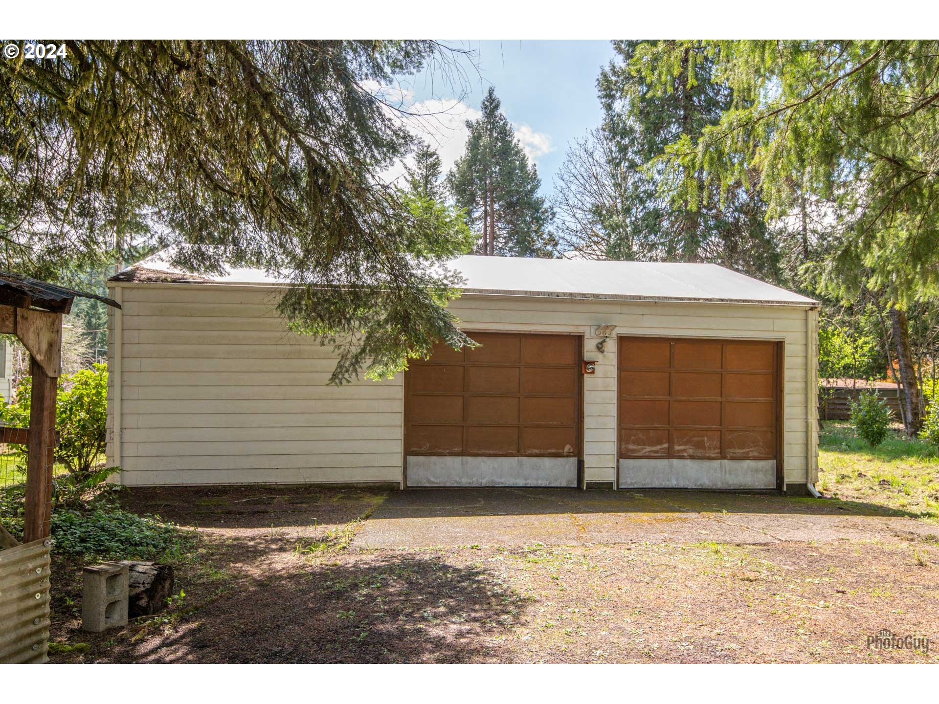 91542 Dearborn Island Road Blue River, OR 97413 - Photo 3 of 44 Garage