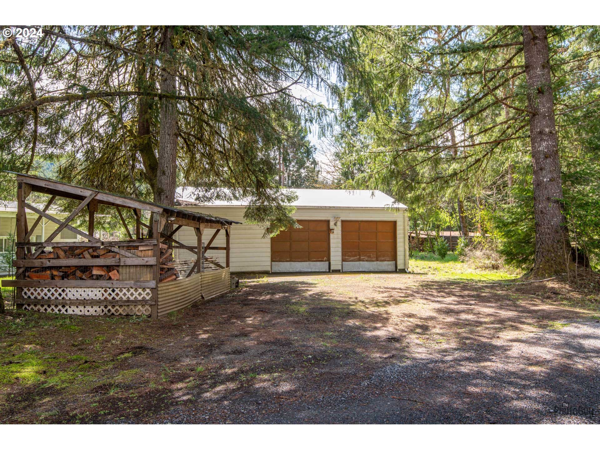 91542 Dearborn Island Road Blue River, OR 97413 - Photo 42 of 44 Garage