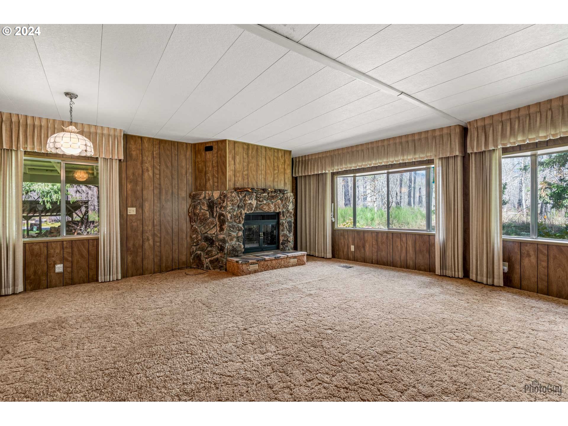 91542 Dearborn Island Road Blue River, OR 97413 - Photo 9 of 44 Living Room