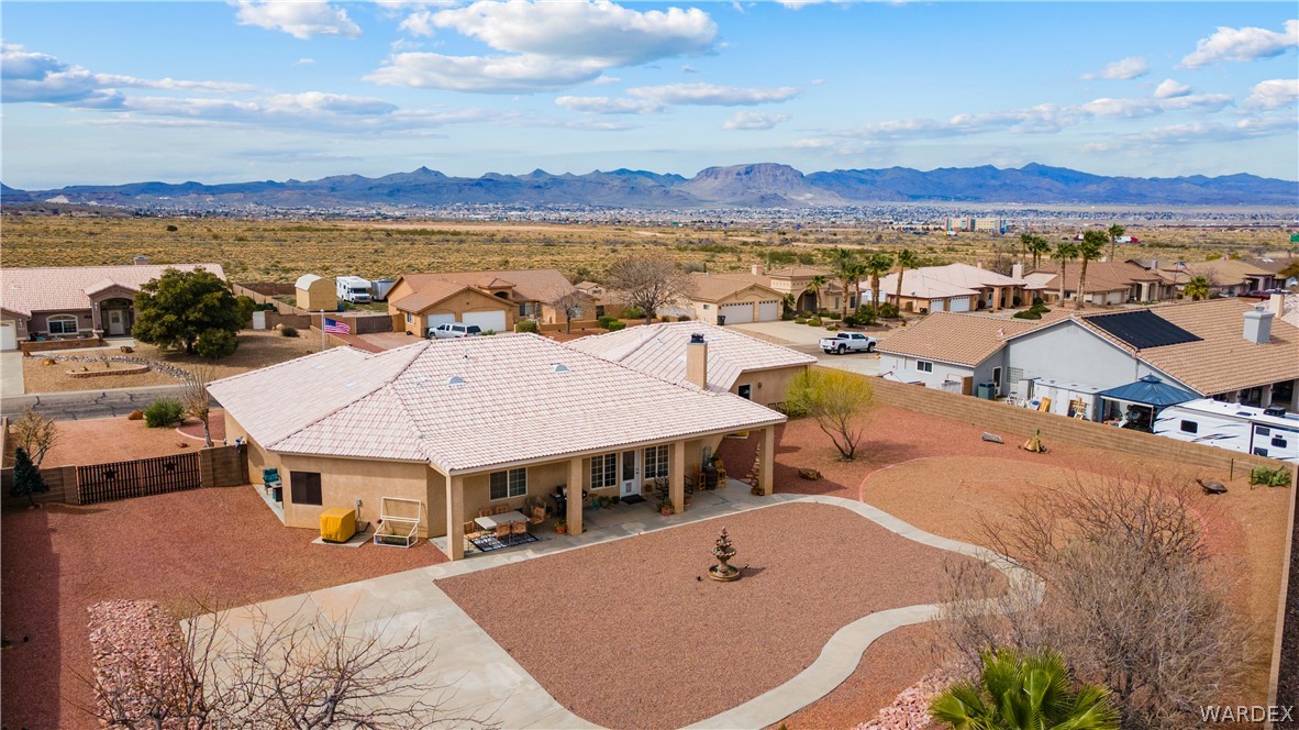 2898 Mountain Trail Road Kingman, AZ 86401 - Photo 43 of 75 a view of a city with an ocean