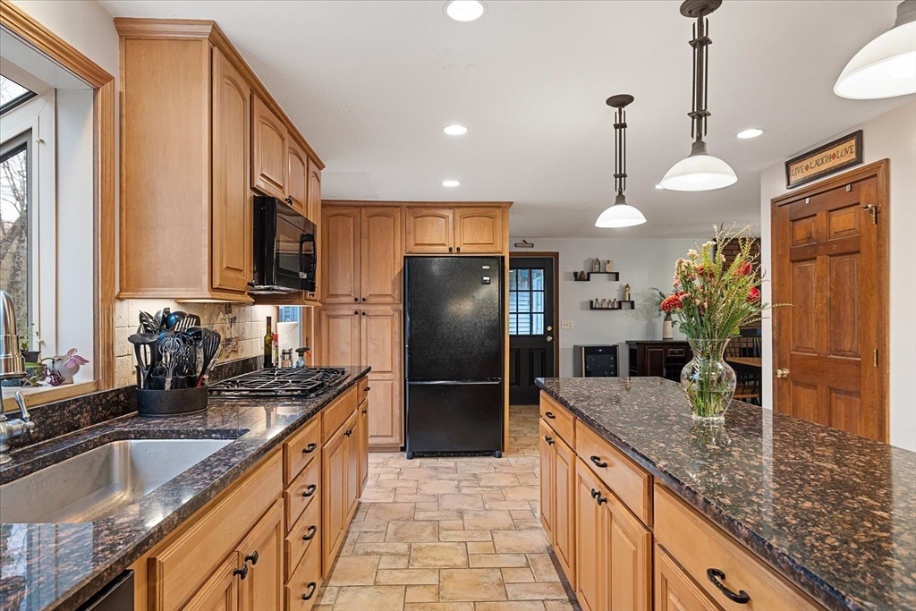 53 Asylum Street Mendon, MA 01756 - Photo 11 of 38