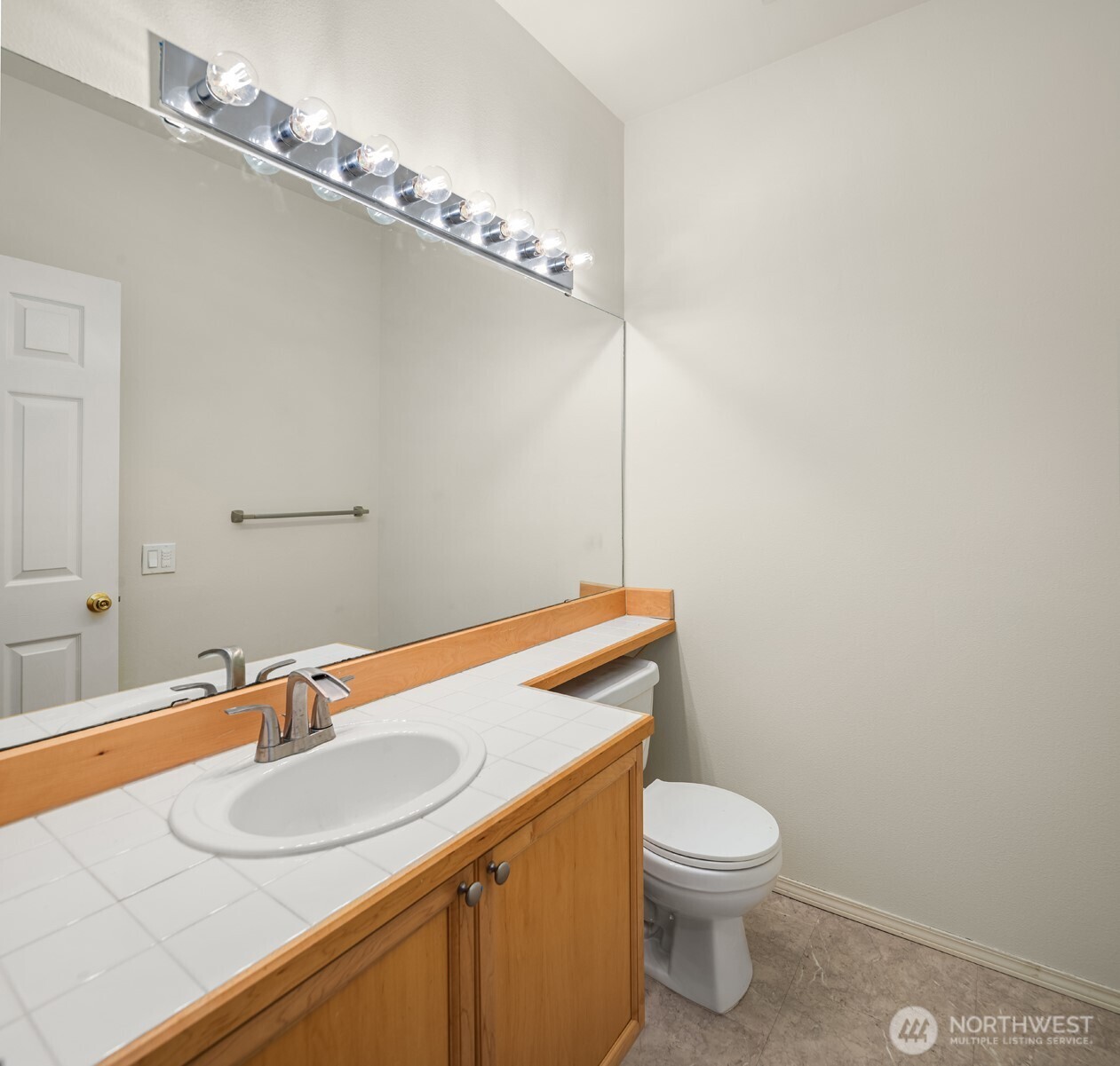 12113 Northeast 172nd Place, Unit J202 Bothell, WA 98011 - Photo 14 of 34