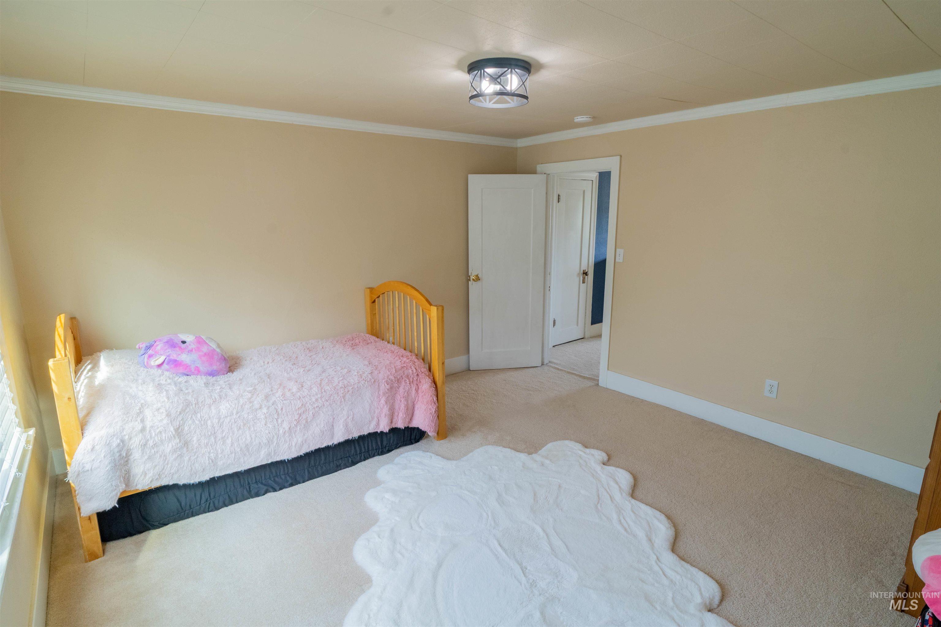 1212 14th Street Lewiston, ID 83501 - Photo 21 of 50 Carpeted bedroom with crown molding
