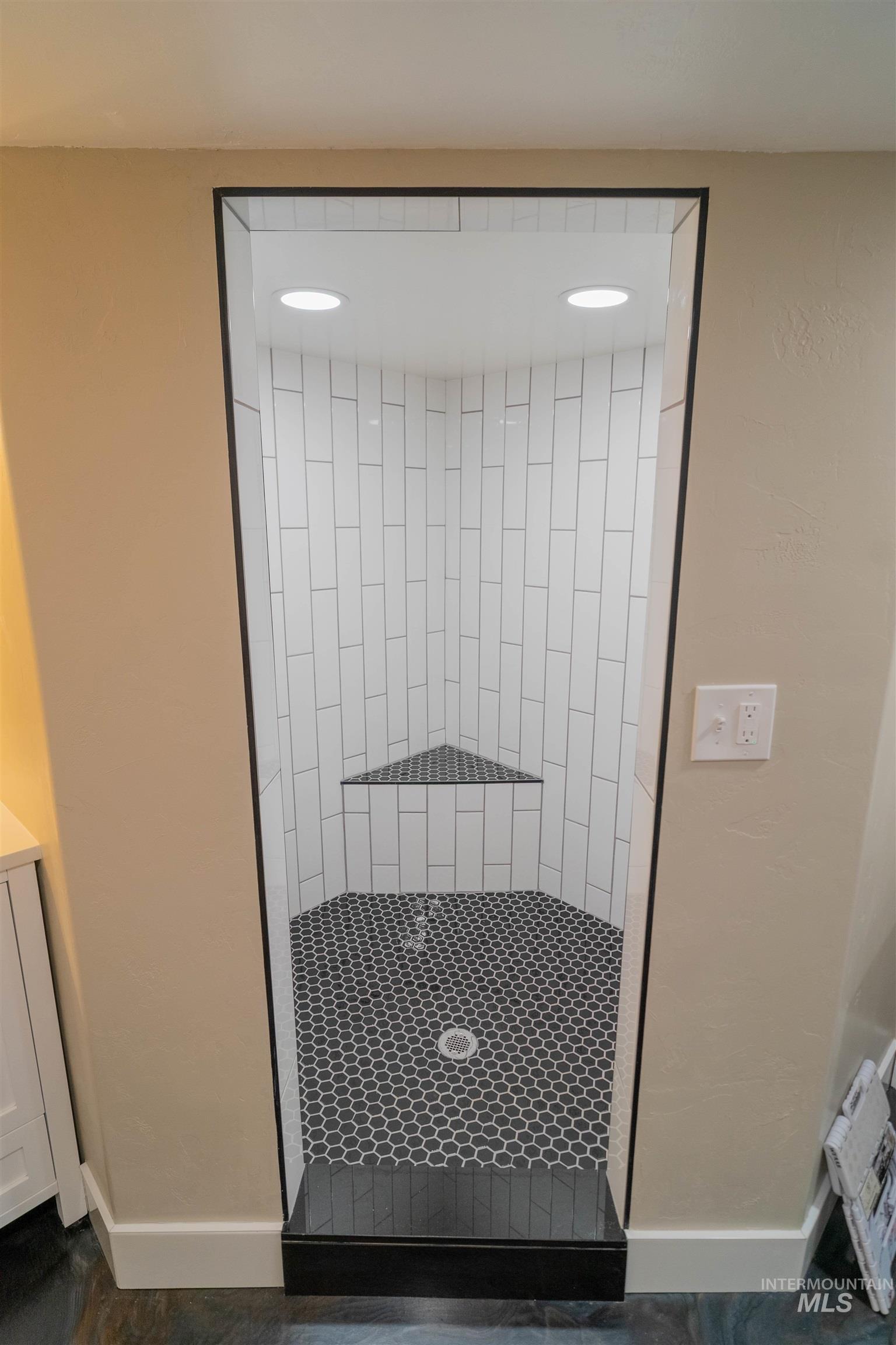 1212 14th Street Lewiston, ID 83501 - Photo 29 of 50 Detailed view of a tile shower, vanity, and recessed lighting