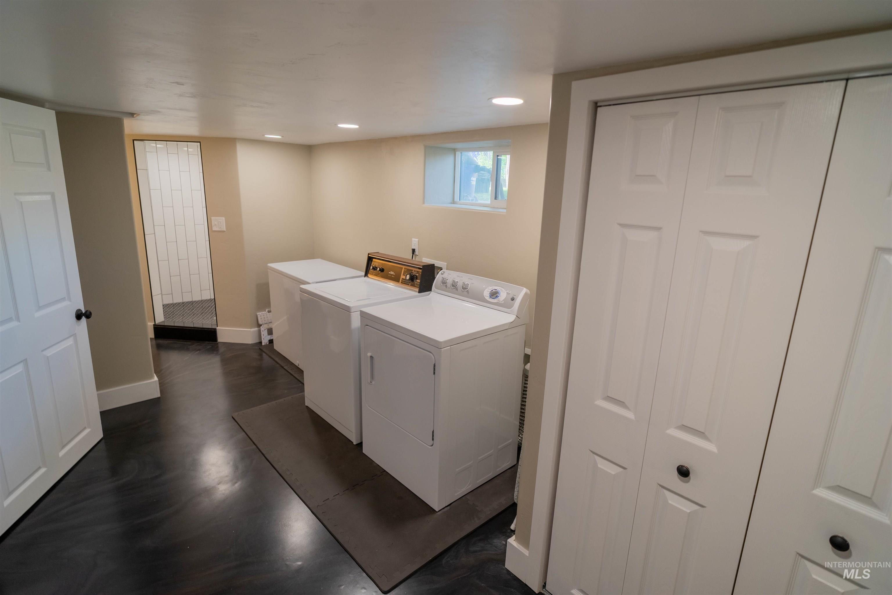 1212 14th Street Lewiston, ID 83501 - Photo 32 of 50 Laundry area featuring recessed lighting and washer and clothes dryer
