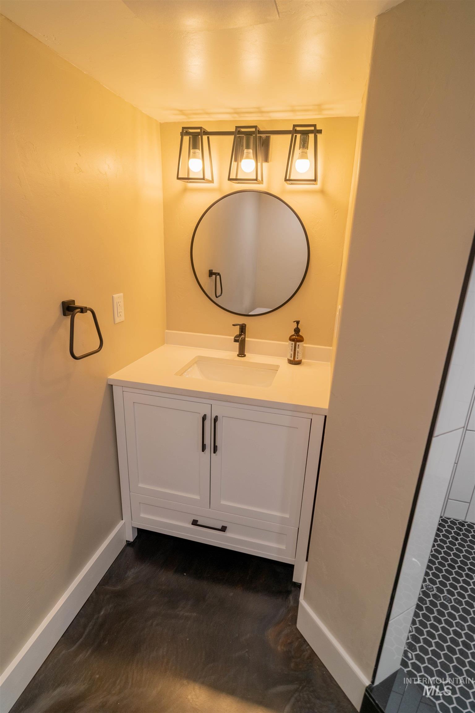 1212 14th Street Lewiston, ID 83501 - Photo 34 of 50 Bathroom with baseboards and vanity