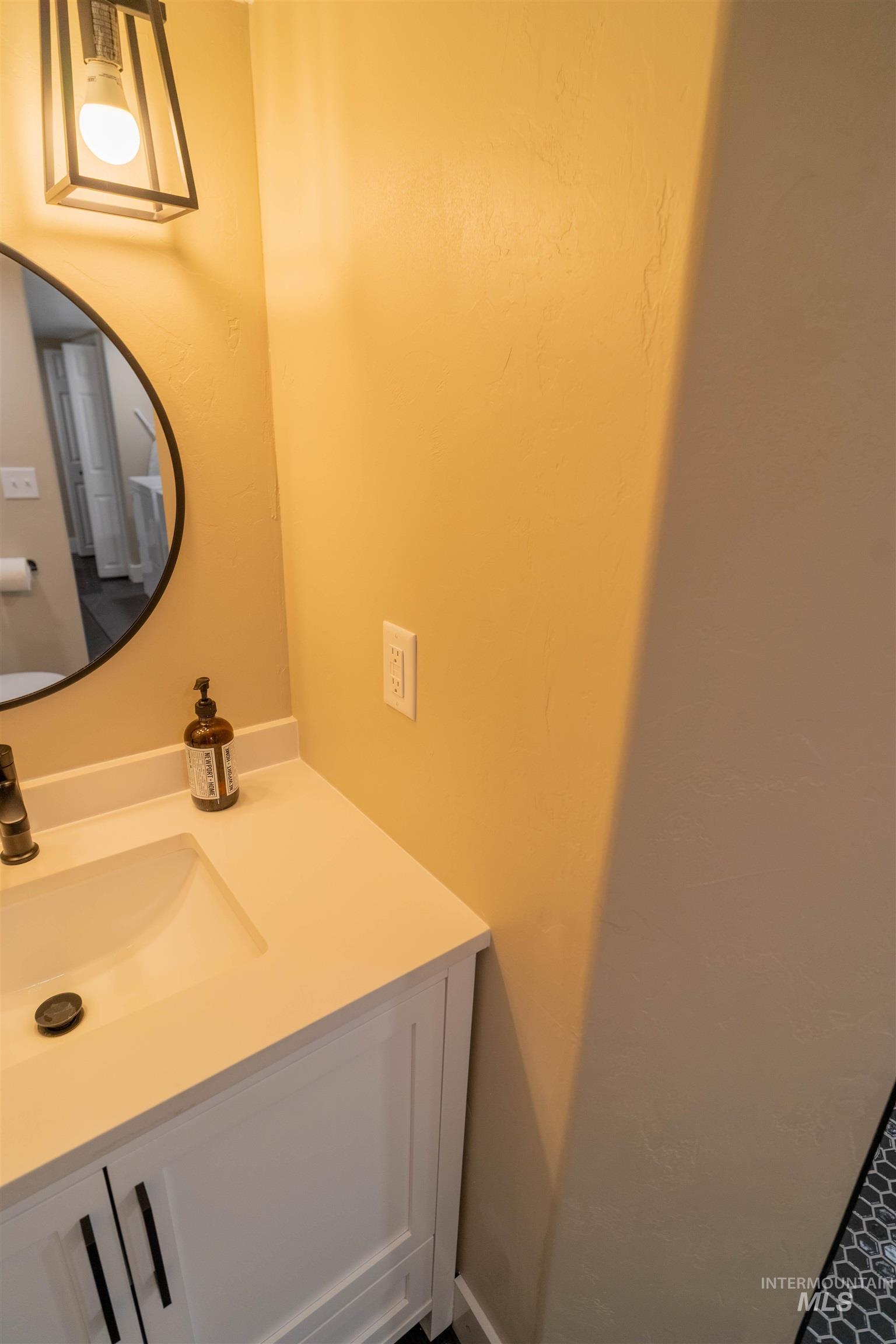 1212 14th Street Lewiston, ID 83501 - Photo 35 of 50 Bathroom featuring vanity