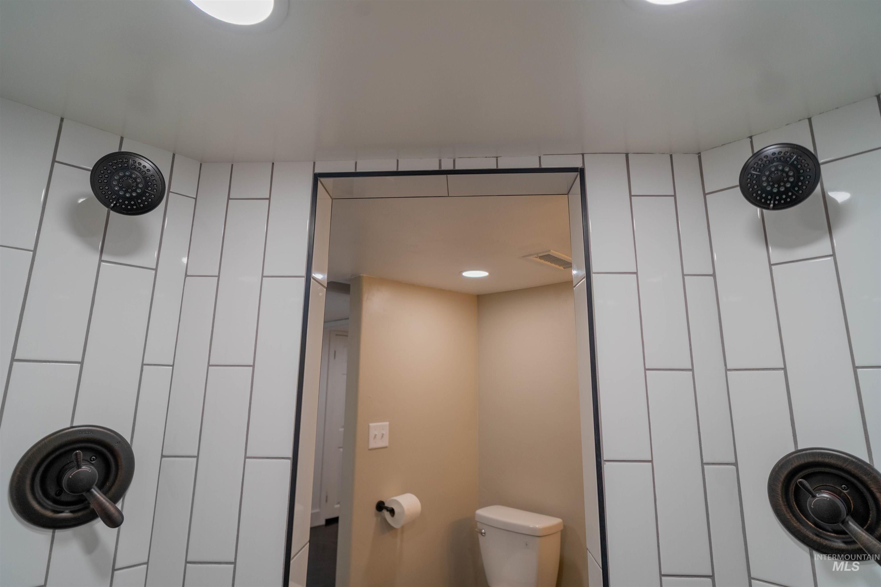 1212 14th Street Lewiston, ID 83501 - Photo 37 of 50 Full bath with toilet and recessed lighting