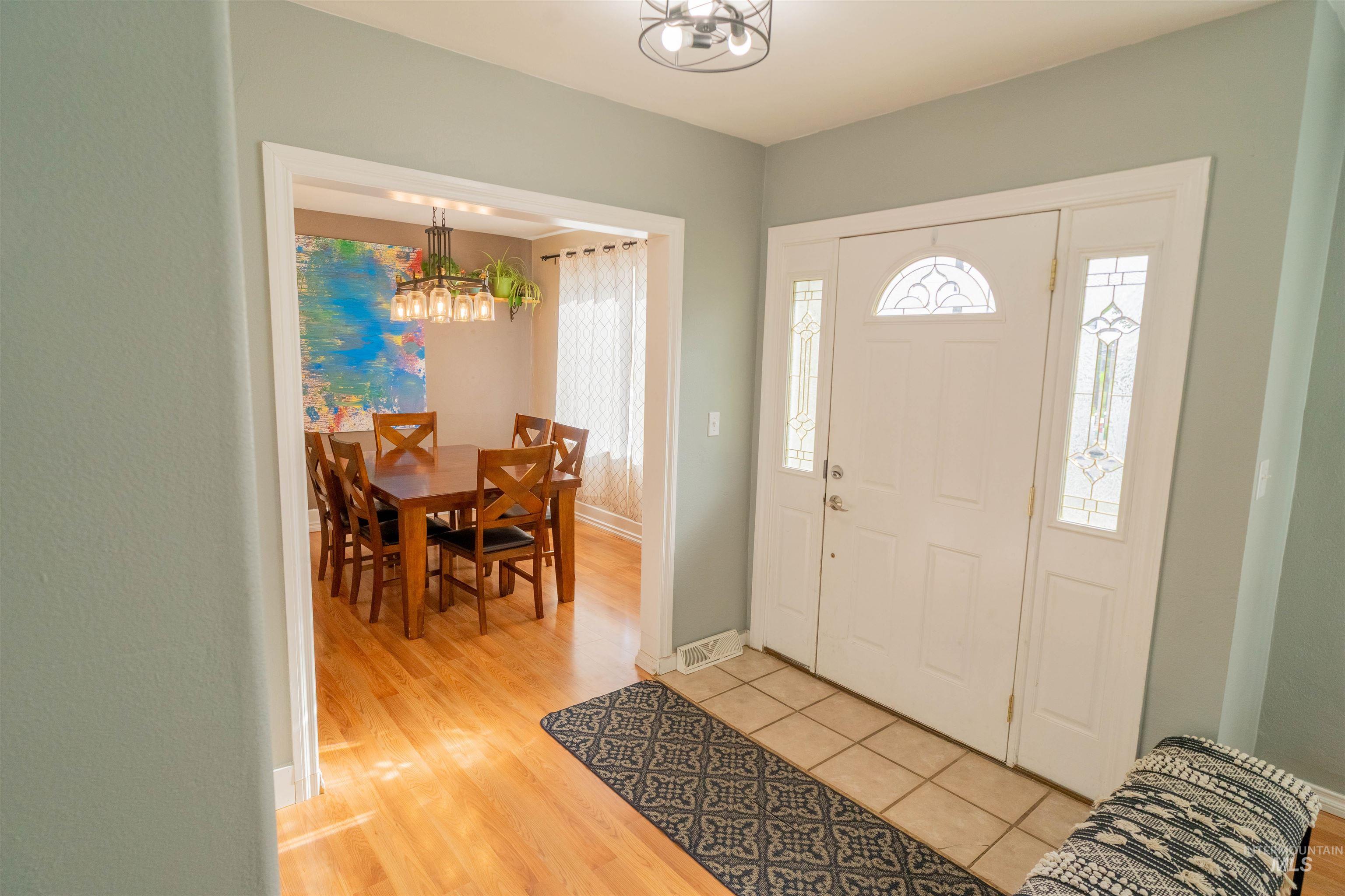 1212 14th Street Lewiston, ID 83501 - Photo 4 of 50 Entrance foyer with a chandelier and light wood finished floors
