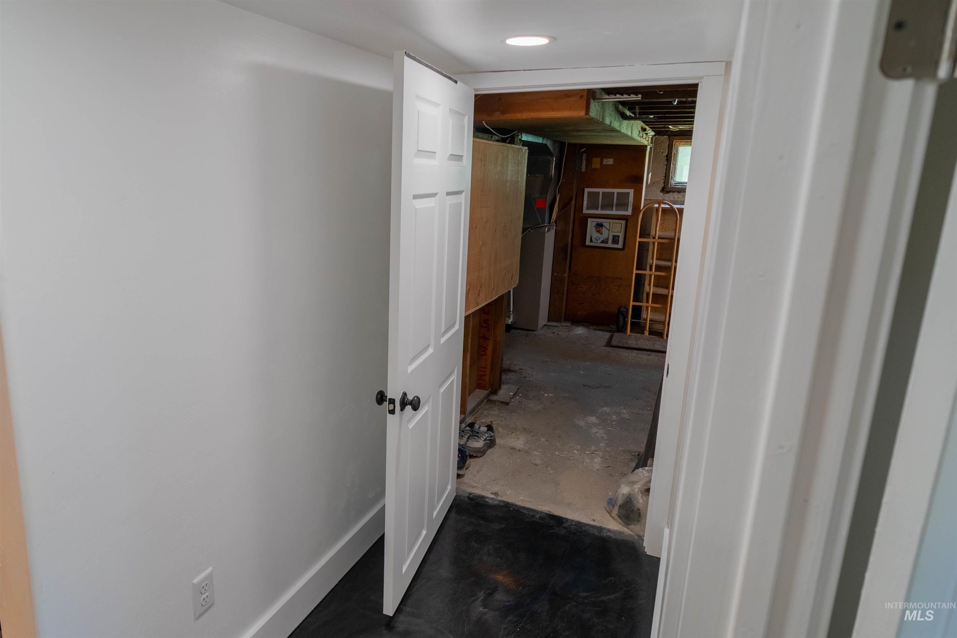 1212 14th Street Lewiston, ID 83501 - Photo 47 of 50 Hall with unfinished concrete flooring