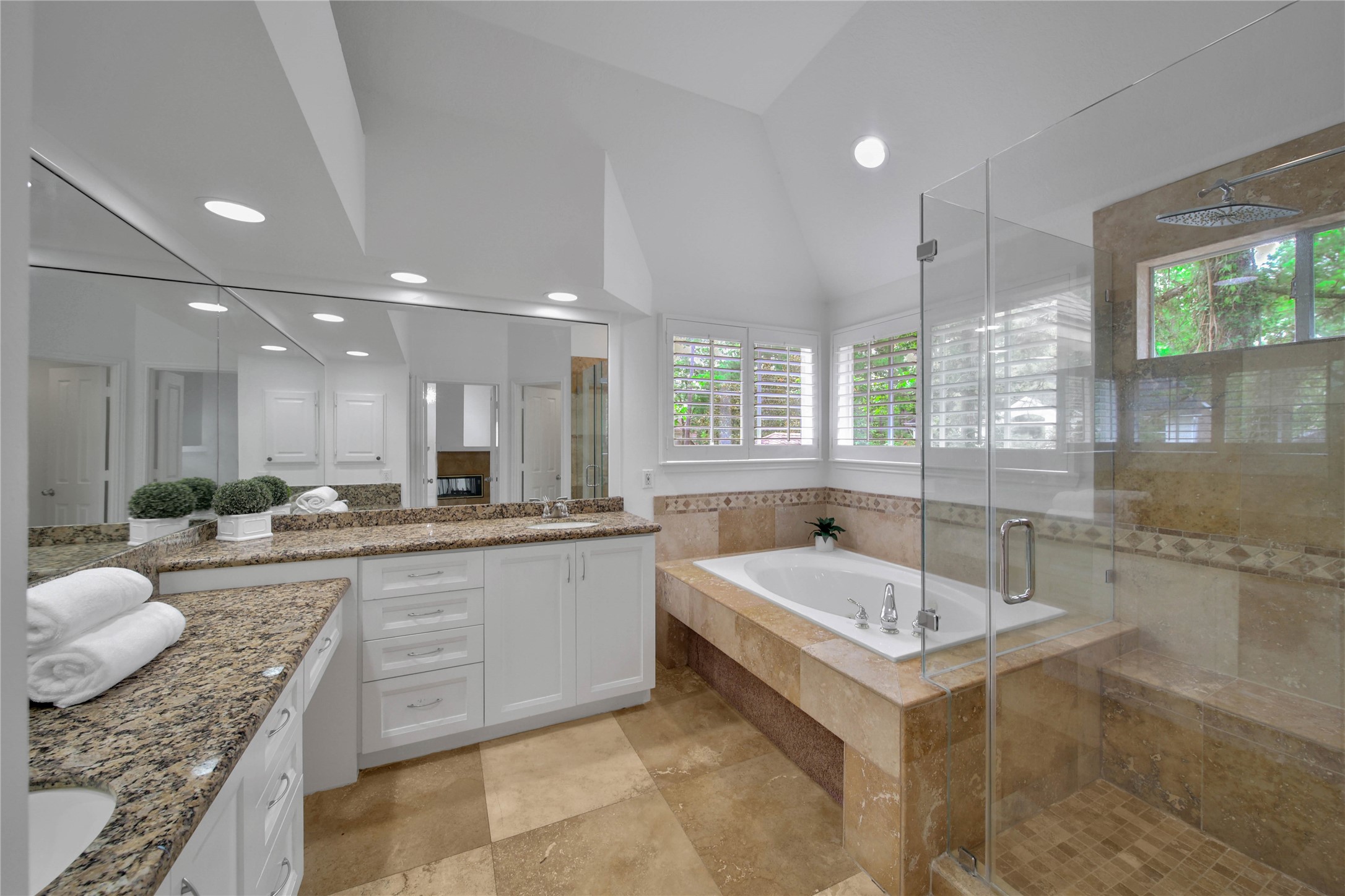 7 Churchdale Place Spring, TX 77382 - Photo 24 of 40 Primary bath