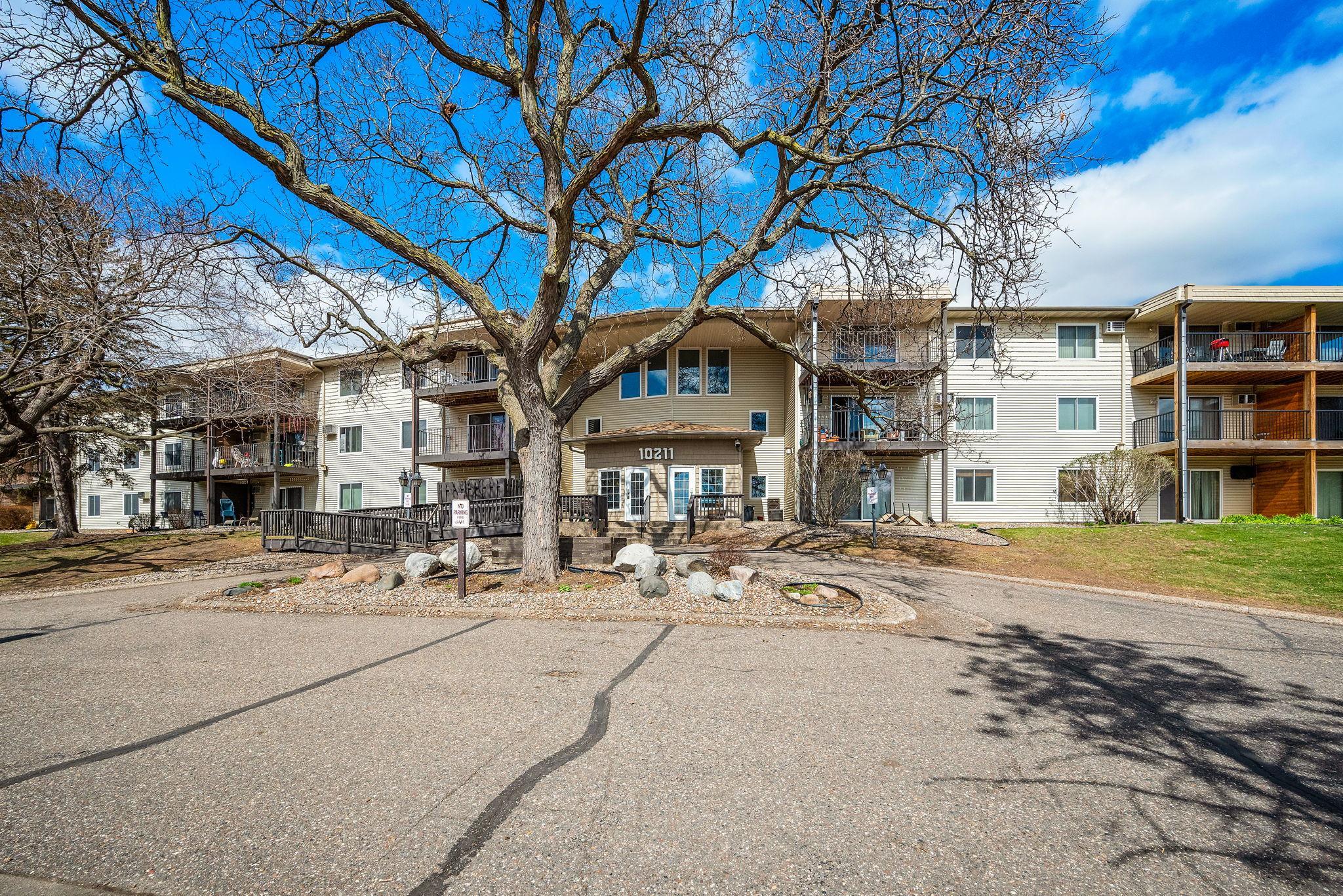 10211 Cedar Lake Road, Unit 204 Minnetonka, MN 55305 - Photo 15 of 19 Gallery Image 15