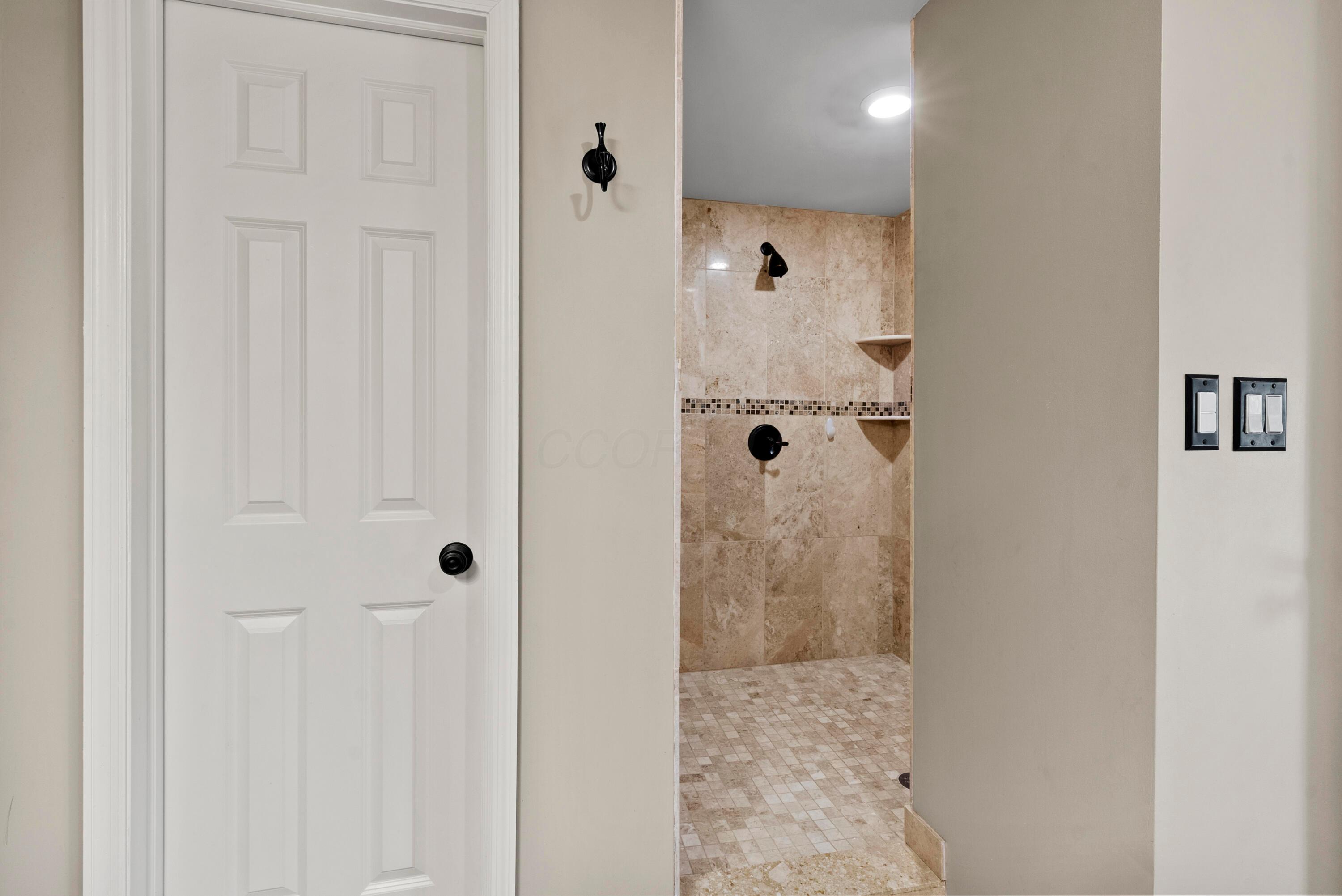 1668 McCoy Road Columbus, OH 43220 - Photo 27 of 52 Primary Suite Full Bathroom