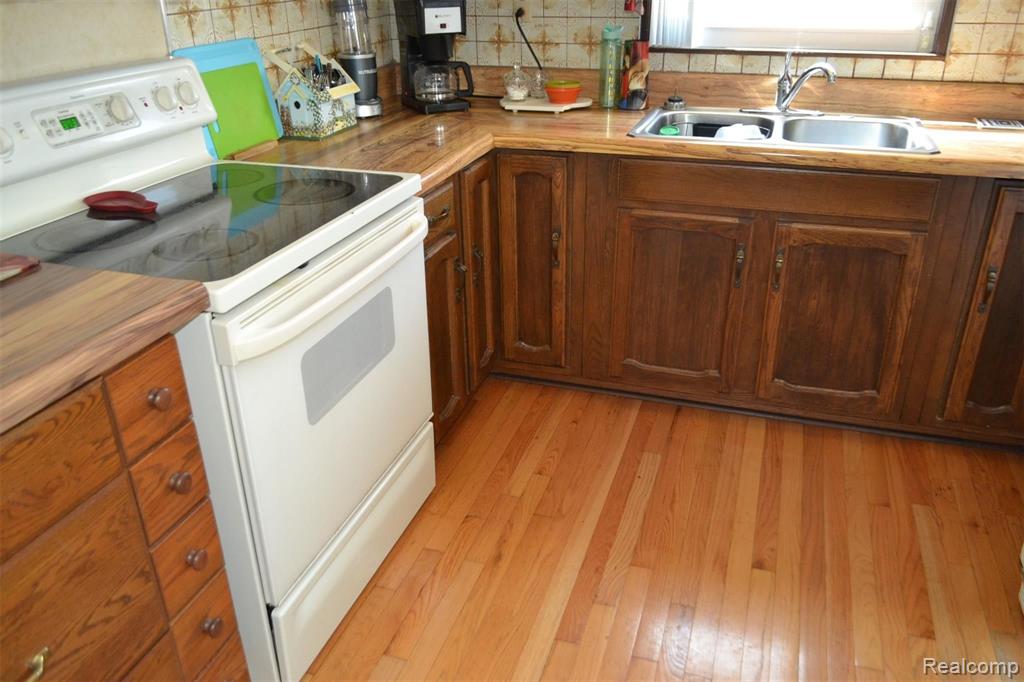 10069 Clark Road Davison, MI 48423 - Photo 7 of 53
