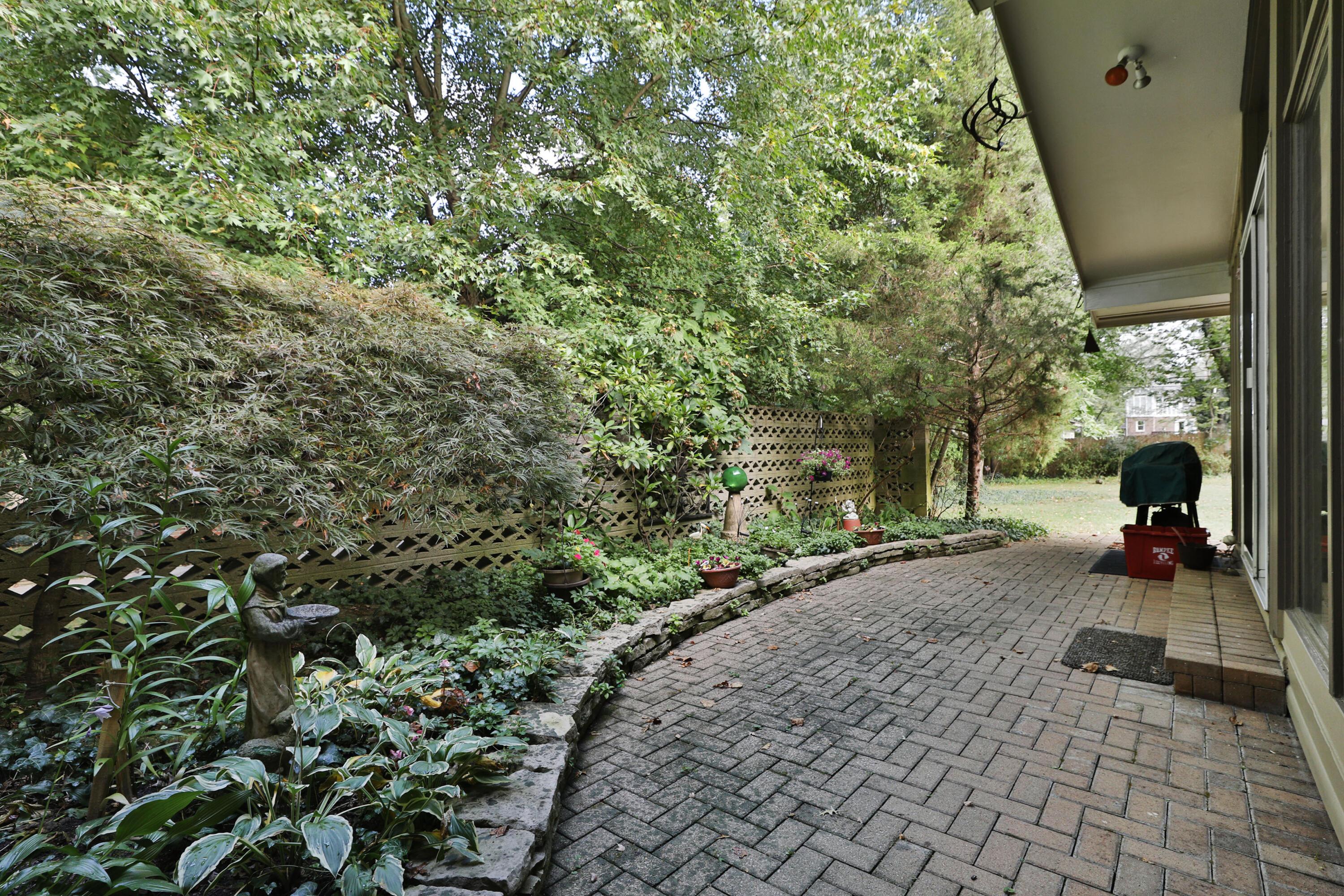 160 Croswell Road Columbus, OH 43214 - Photo 43 of 50 160-Croswell-43