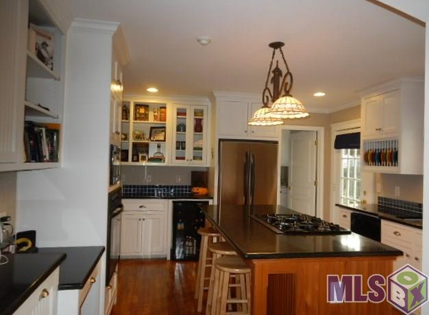 1273 Stuart Avenue Baton Rouge, LA 70808 - Photo 3 of 14 Kitchen with Breakfast Bar