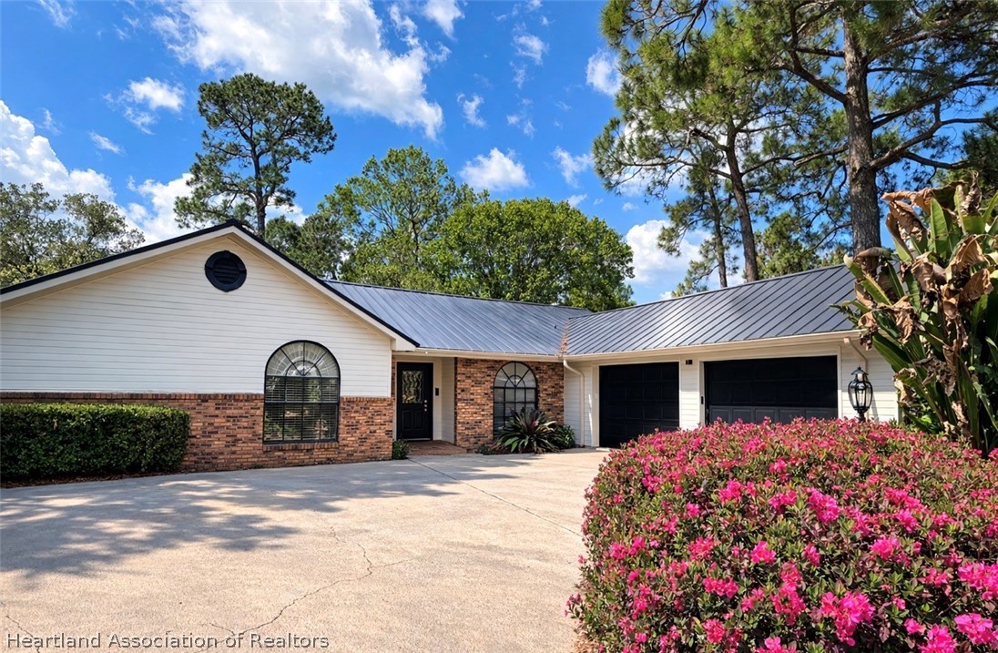 2425 Country Club Road Sebring, FL 33872 - Photo 1 of 28 Gallery Image 1