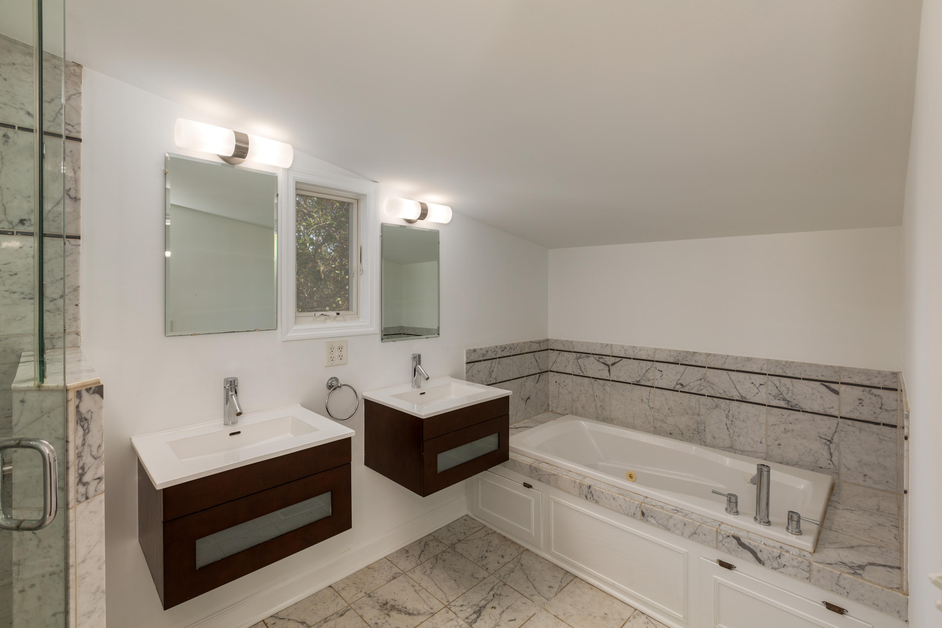 76 Colleton Drive Charleston, SC 29407 - Photo 14 of 33 Master bath