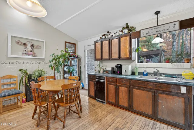 $999,000 | 17066 Sunbrite Drive, Abingdon, VA 24211