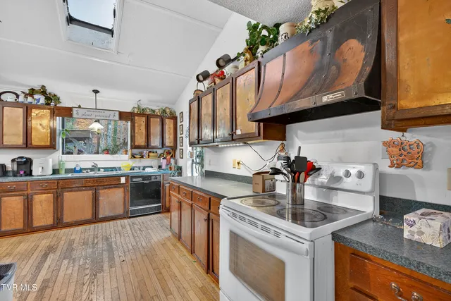 $999,000 | 17066 Sunbrite Drive, Abingdon, VA 24211