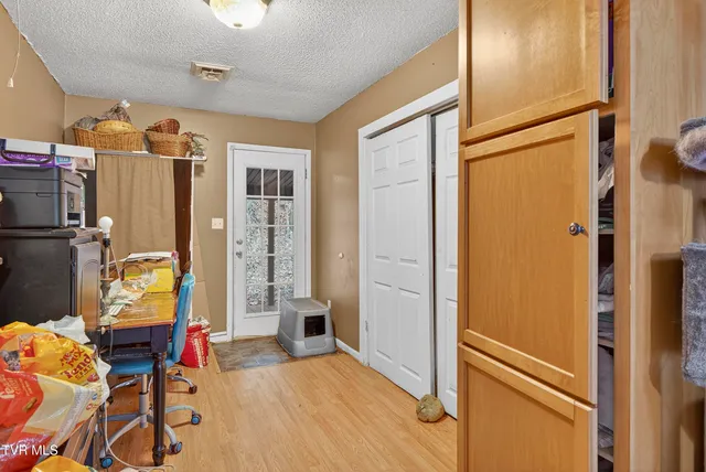 $999,000 | 17066 Sunbrite Drive, Abingdon, VA 24211