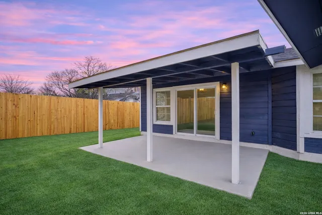 a view of an house with backyard and porch