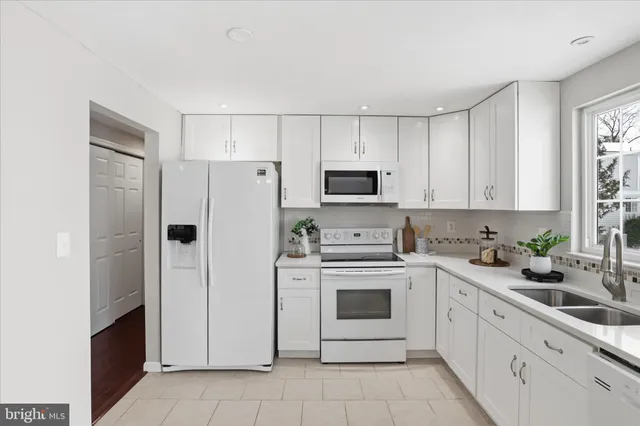 $699,900 | 9404 Wrought Iron Court, Fairfax, VA 22032