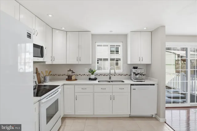 $699,900 | 9404 Wrought Iron Court, Fairfax, VA 22032