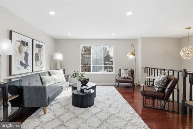 $699,900 | 9404 Wrought Iron Court, Fairfax, VA 22032