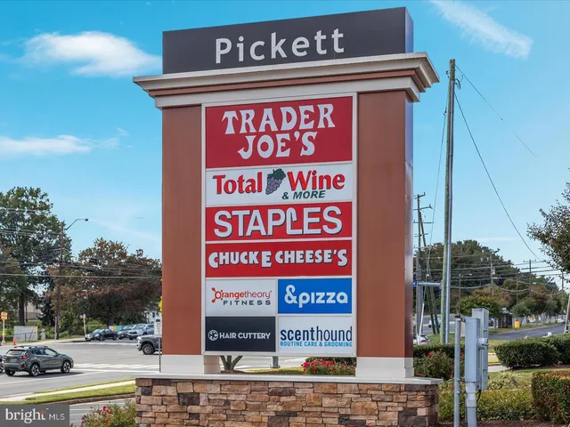 $699,900 | 9404 Wrought Iron Court, Fairfax, VA 22032