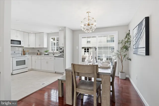 $699,900 | 9404 Wrought Iron Court, Fairfax, VA 22032