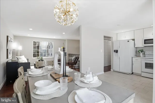 $699,900 | 9404 Wrought Iron Court, Fairfax, VA 22032