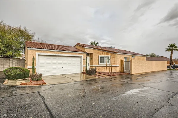 $1,749 | 5173 Panguitch Drive, Las Vegas, NV 89122