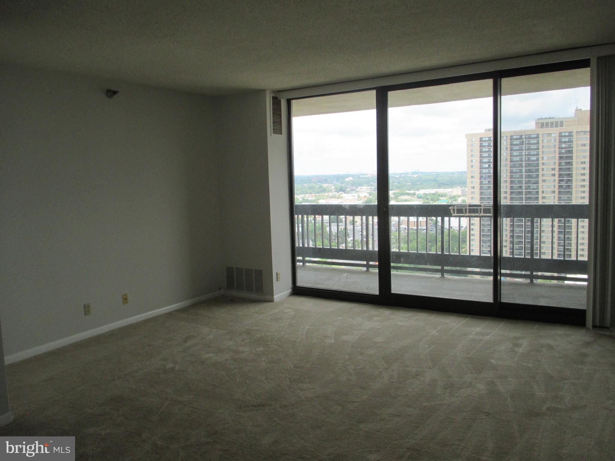 5505 Seminary Road, Unit 2009 Falls Church, VA 22041 - Photo 2 of 13 Living/Dining Room