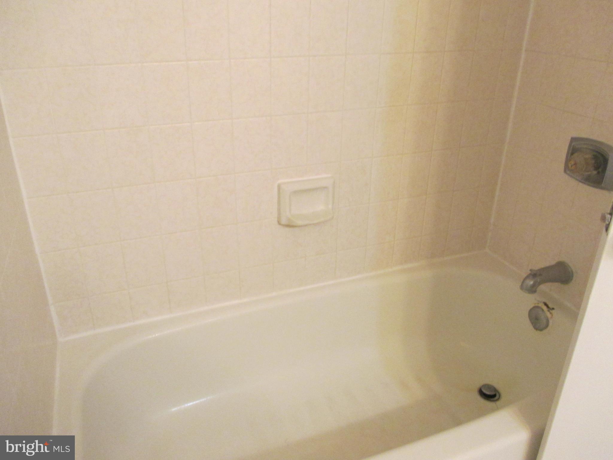 5505 Seminary Road, Unit 2009 Falls Church, VA 22041 - Photo 12 of 13 Bathroom