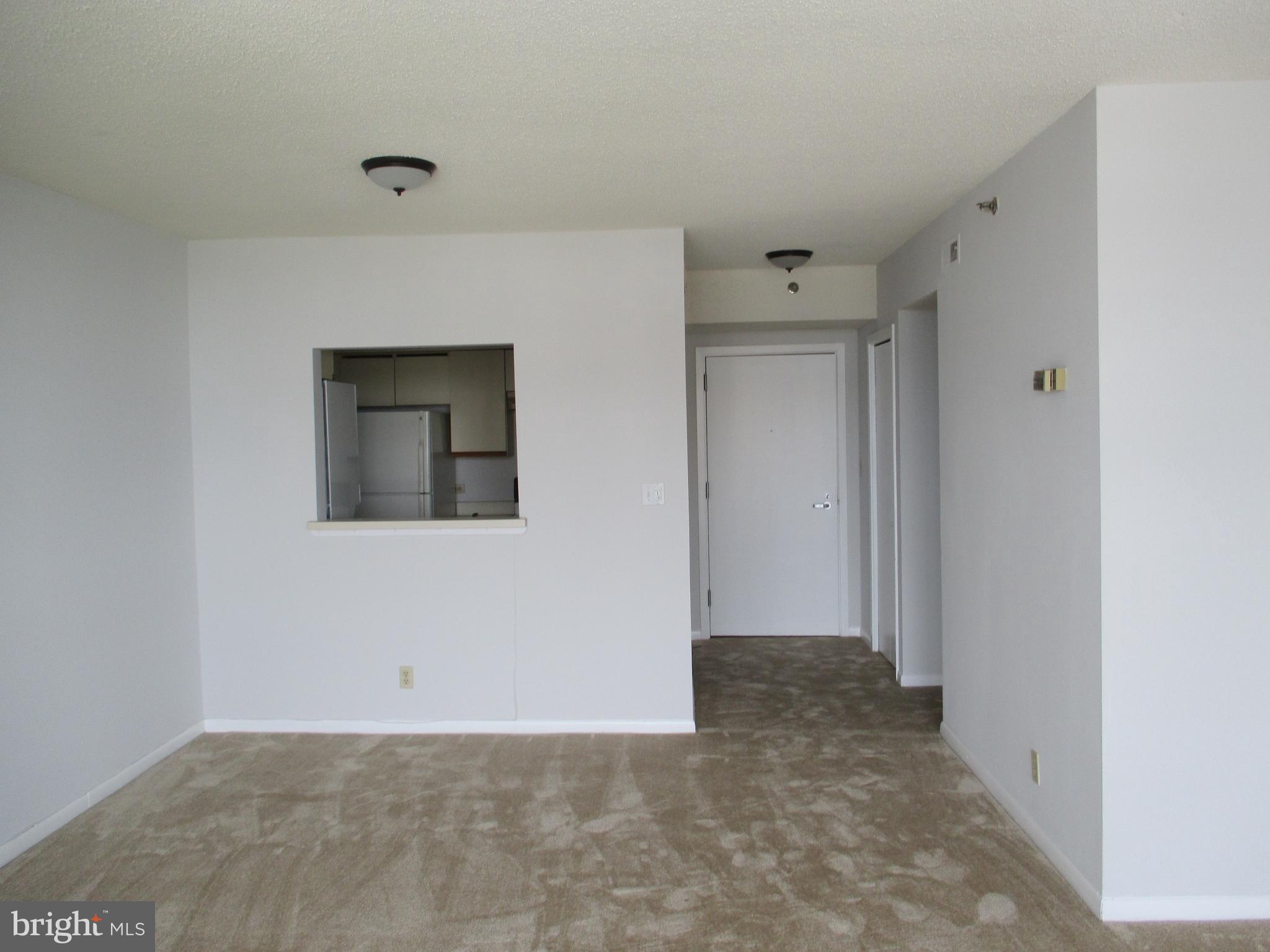 5505 Seminary Road, Unit 2009 Falls Church, VA 22041 - Photo 3 of 13 Living/Dining Room