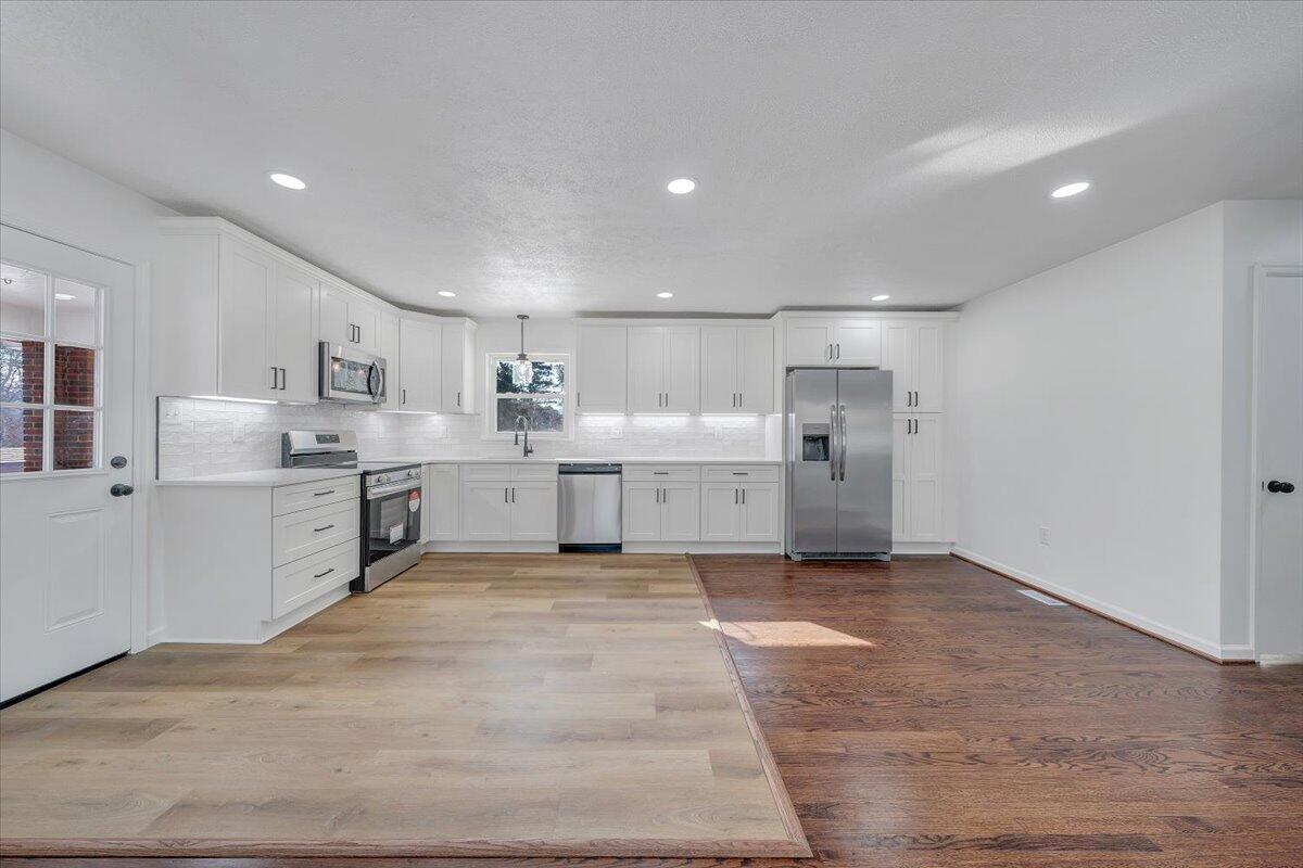 1631 Eanes Road Roanoke, VA 24014 - Photo 11 of 29 07-MIB09846