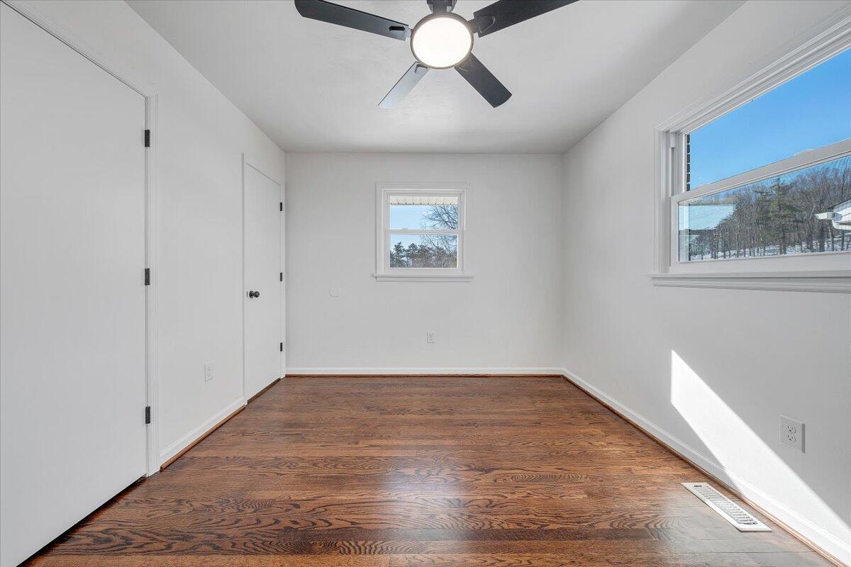 1631 Eanes Road Roanoke, VA 24014 - Photo 15 of 29 11-MIB09882