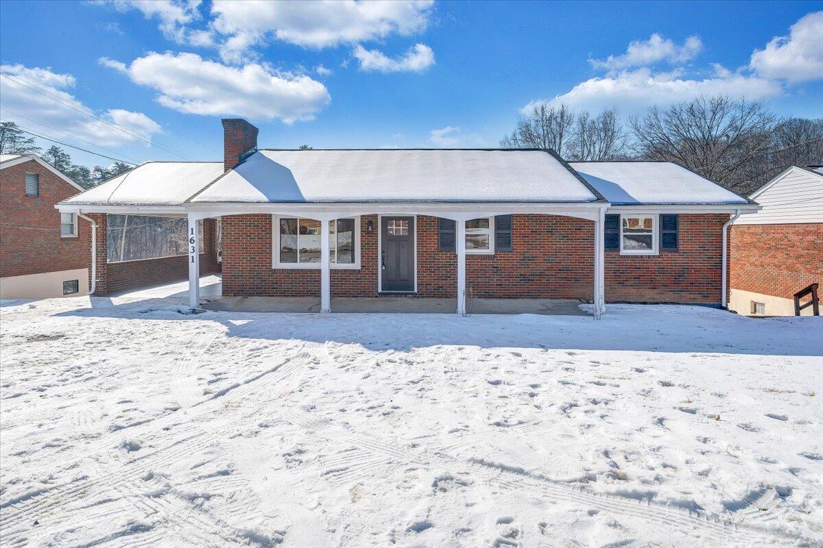 1631 Eanes Road Roanoke, VA 24014 - Photo 2 of 29 02-MIB09945