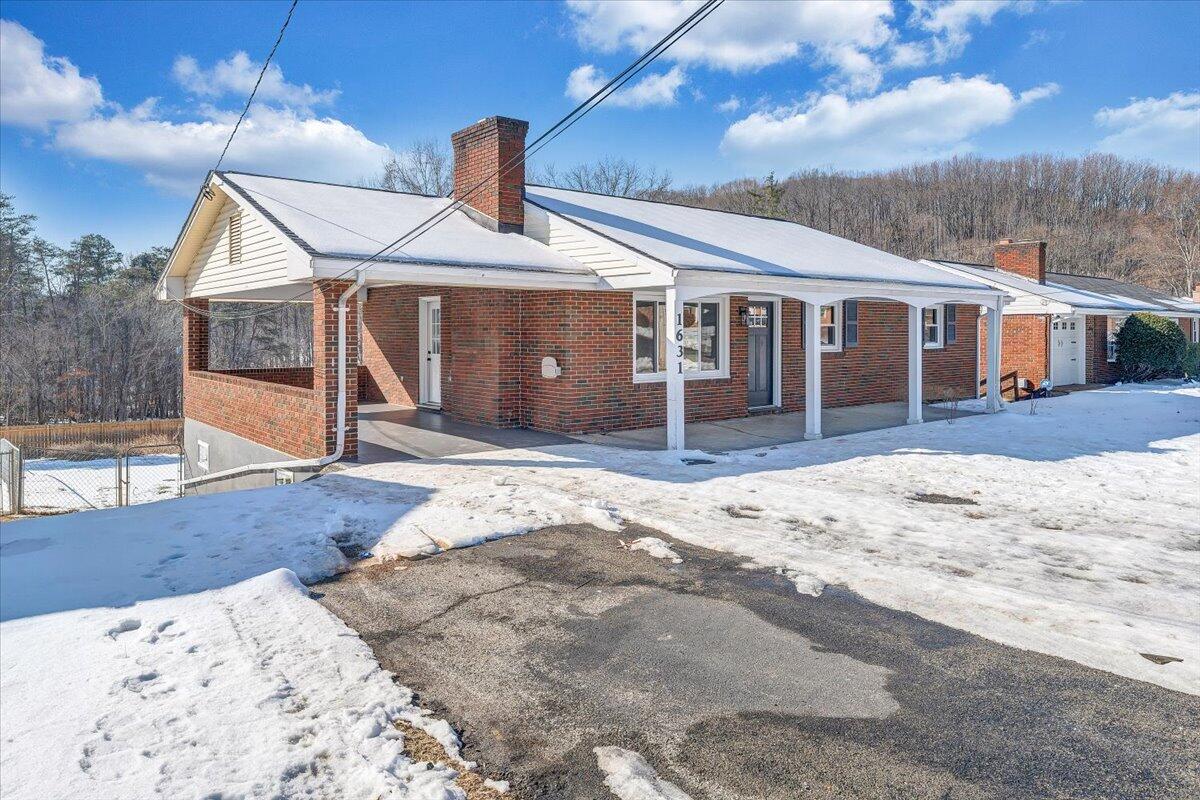 1631 Eanes Road Roanoke, VA 24014 - Photo 3 of 29 24-MIB09936