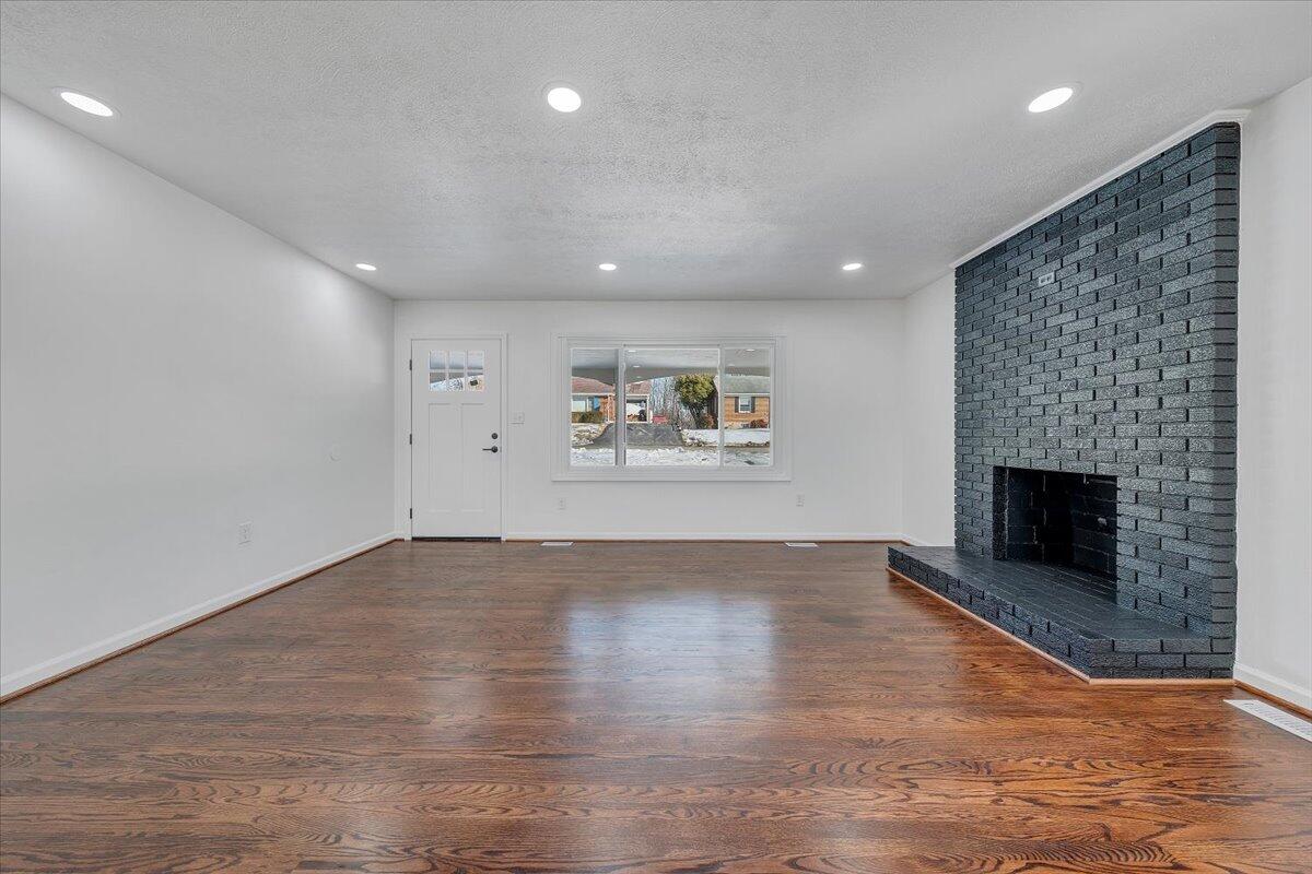 1631 Eanes Road Roanoke, VA 24014 - Photo 9 of 29 05-MIB09837